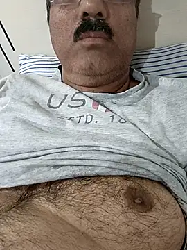 Snapshot of moonflower25 chatting on 11/17/25, 08:42 moonflower25 online show from 11/17/25, 08:42