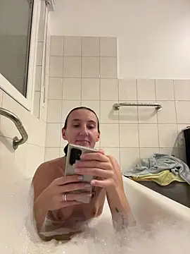 Emilia Mausi online show from 10/11/25, 06:50