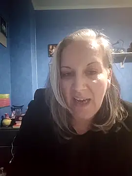 Snapshot of Feelineducentre chatting on 11/11/25, 08:20 Feelineducentre online show from 11/11/25, 08:20