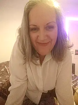 Snapshot of Feelineducentre chatting on 11/27/25, 08:44 Feelineducentre online show from 11/27/25, 08:44