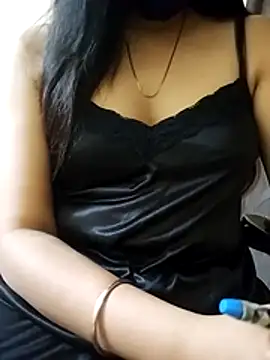 Snapshot of Quinn_Bebo chatting on 10/28/25, 01:03 Quinn Bebo online show from 10/28/25, 01:03