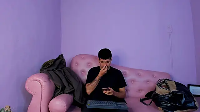 Snapshot of AxelAndJeremy chatting on 09/14/25, 03:16 AxelAndJeremy online show from 09/14/25, 03:16