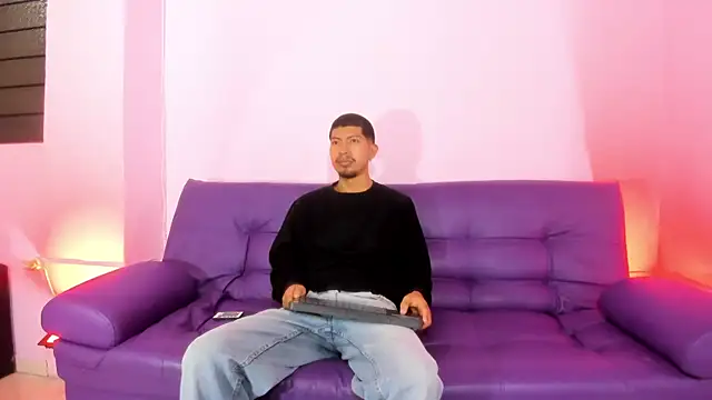 Snapshot of AxelAndJeremy chatting on 09/22/25, 04:14 AxelAndJeremy online show from 09/22/25, 04:14