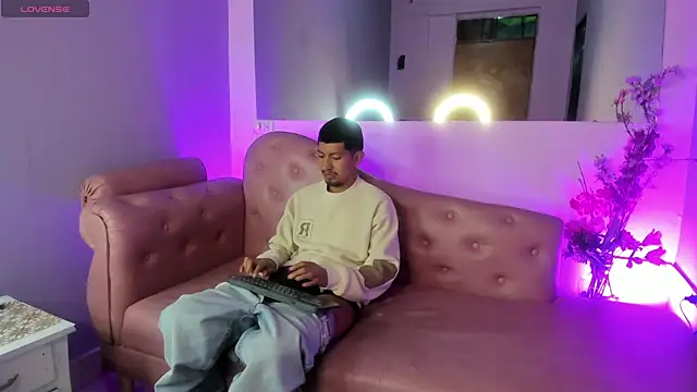 Snapshot of AxelAndJeremy chatting on 09/27/25, 03:22 AxelAndJeremy online show from 09/27/25, 03:22