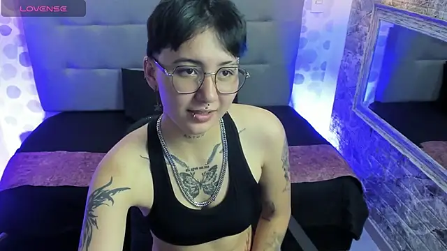 Snapshot of emahills__axelrose chatting on 09/22/25, 08:33 emahills axelrose online show from 09/22/25, 08:33