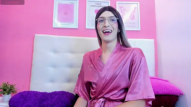 Macarena 05 online show from 10/20/25, 03:18