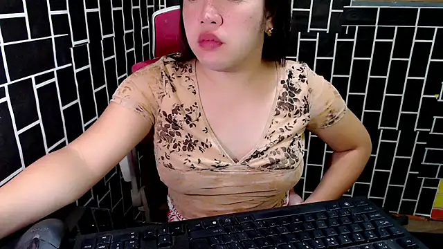 Snapshot of xUrDreamSlutWhore chatting on 09/22/25, 07:38 xUrDreamSlutWhore online show from 09/22/25, 07:38