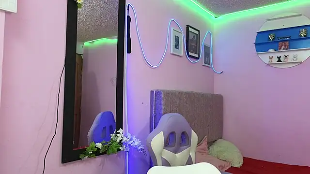 MiSofialeal online show from 09/24/25, 08:01