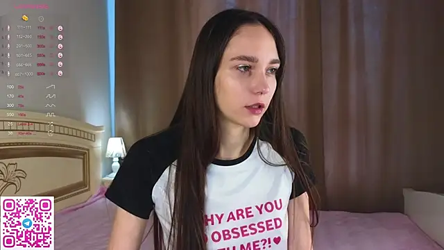 Snapshot of SoftieDream chatting on 10/17/25, 06:49 SoftieDream online show from 10/17/25, 06:49