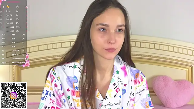 Snapshot of SoftieDream chatting on 10/27/25, 06:06 SoftieDream online show from 10/27/25, 06:06