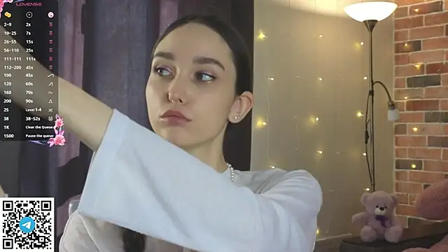 Snapshot of SoftieDream chatting on 11/08/25, 06:24 SoftieDream online show from 11/08/25, 06:24