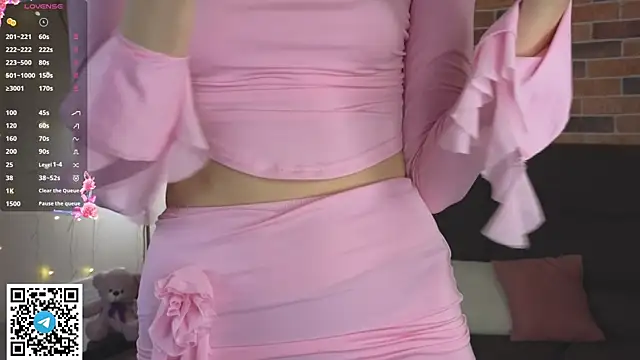 Snapshot of SoftieDream chatting on 11/14/25, 06:34 SoftieDream online show from 11/14/25, 06:34