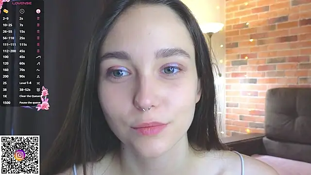 Snapshot of SoftieDream chatting on 11/15/25, 06:22 SoftieDream online show from 11/15/25, 06:22