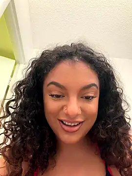 Snapshot of allybluee777 chatting on 11/04/25, 04:28 allybluee777 online show from 11/04/25, 04:28