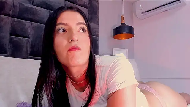 Snapshot of EmmyVega_ chatting on 09/16/25, 02:18 EmmyVega online show from 09/16/25, 02:18
