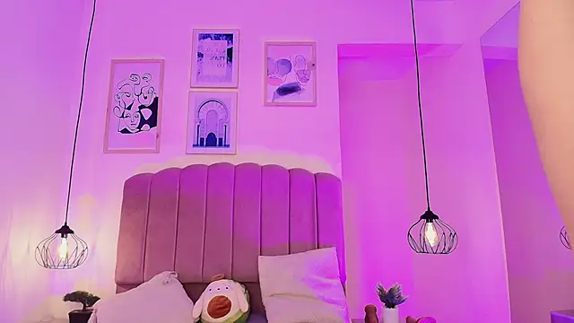 Snapshot of Isabelgh_ chatting on 10/26/25, 03:45 Isabelgh online show from 10/26/25, 03:45