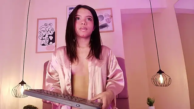 Snapshot of Isabelgh_ chatting on 10/29/25, 03:42 Isabelgh online show from 10/29/25, 03:42