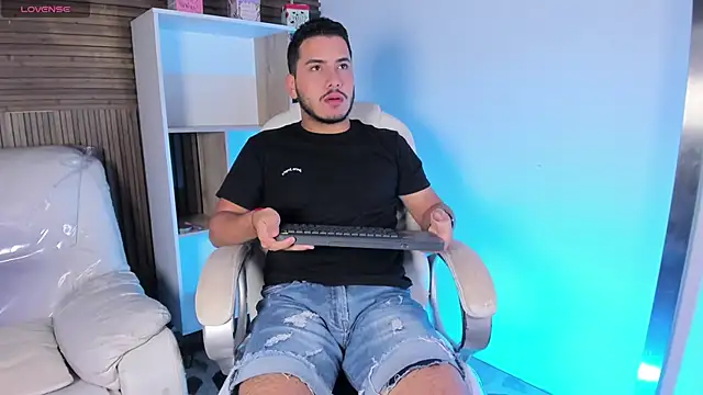 Axel grey  online show from 10/08/25, 12:14