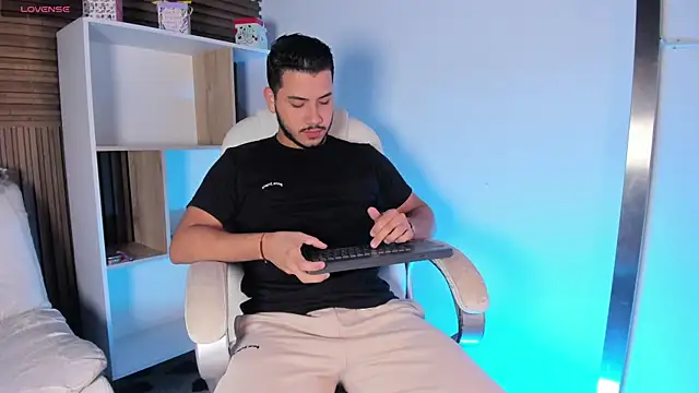 Axel grey  online show from 10/12/25, 11:53