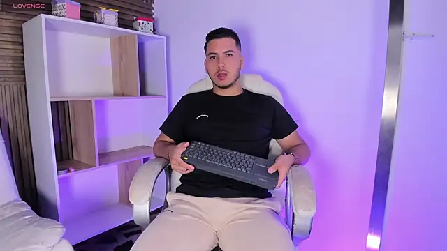 Axel grey  online show from 10/18/25, 12:17