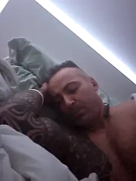 Snapshot of 974kcdq chatting on 10/11/25, 01:27 974kcdq online show from 10/11/25, 01:27