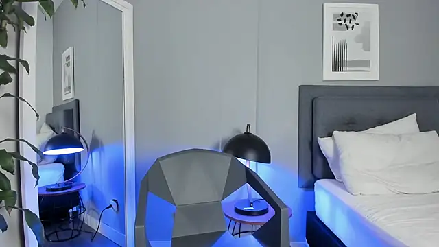 Tylerffoxx online show from 10/09/25, 07:23