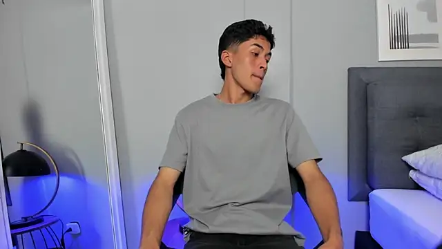 Tylerffoxx online show from 11/11/25, 07:36