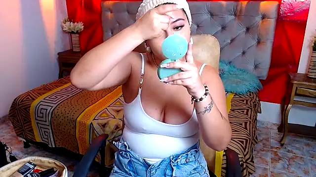 Snapshot of IsabellaaSweet chatting on 10/04/25, 12:47 IsabellaaSweet online show from 10/04/25, 12:47