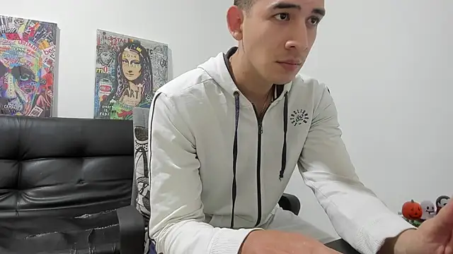 Snapshot of Mike3Xxx chatting on 10/19/25, 01:06 Mike3Xxx online show from 10/19/25, 01:06