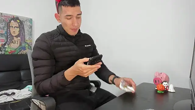 Snapshot of Mike3Xxx chatting on 11/01/25, 08:16 Mike3Xxx online show from 11/01/25, 08:16