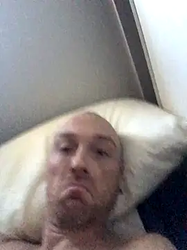 Snapshot of nathanlewrbsn chatting on 09/20/25, 07:15 nathanlewrbsn online show from 09/20/25, 07:15