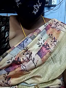 Snapshot of TAMIL_ELAKKIYA chatting on 09/13/25, 05:13 TAMIL ELAKKIYA online show from 09/13/25, 05:13