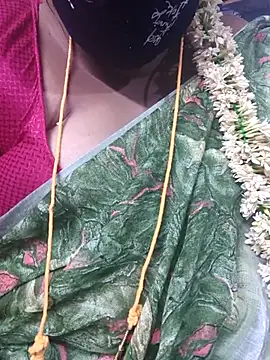 Snapshot of TAMIL_ELAKKIYA chatting on 09/19/25, 04:51 TAMIL ELAKKIYA online show from 09/19/25, 04:51