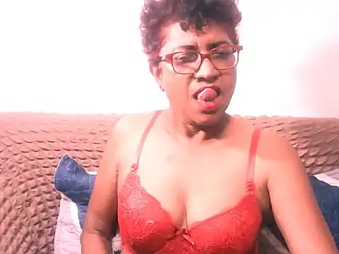 Snapshot of Indianredlily chatting on 11/21/25, 08:35 Indianredlily online show from 11/21/25, 08:35