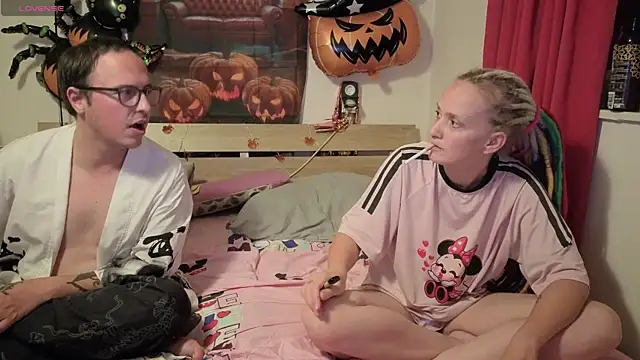 lisa yummi online show from 10/22/25, 09:14