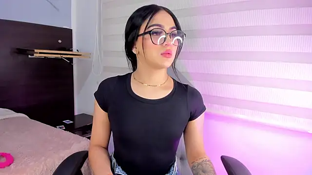 Snapshot of miss__ivyy chatting on 09/28/25, 05:35 miss ivyy online show from 09/28/25, 05:35