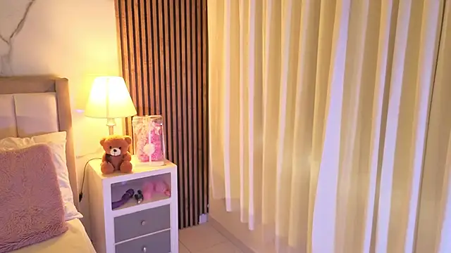 LunaRosse  online show from 10/10/25, 12:04