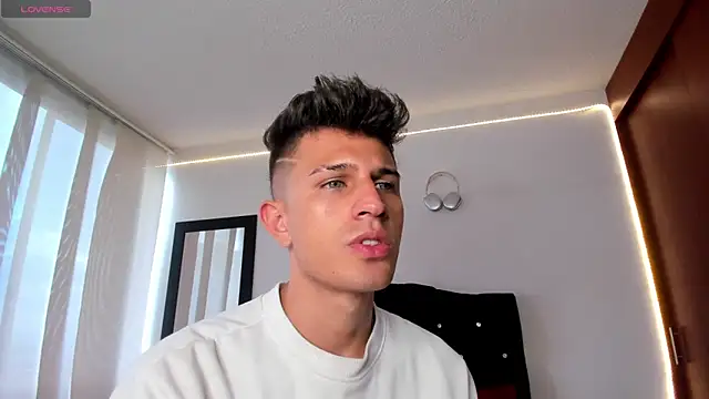 Snapshot of kevin_ahss chatting on 10/10/25, 09:47 kevin ahss online show from 10/10/25, 09:47