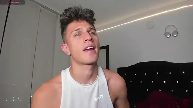 Snapshot of kevin_ahss chatting on 10/15/25, 11:16 kevin ahss online show from 10/15/25, 11:16