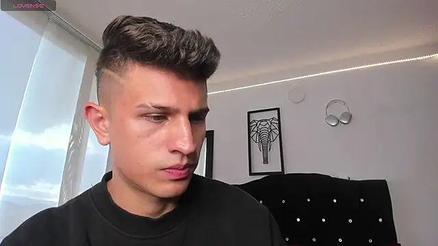 Snapshot of kevin_ahss chatting on 10/25/25, 09:42 kevin ahss online show from 10/25/25, 09:42