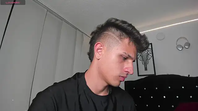 Snapshot of kevin_ahss chatting on 10/27/25, 11:09 kevin ahss online show from 10/27/25, 11:09