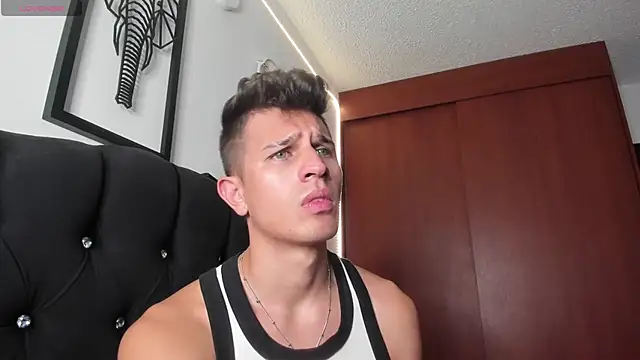 Snapshot of kevin_ahss chatting on 11/12/25, 10:09 kevin ahss online show from 11/12/25, 10:09