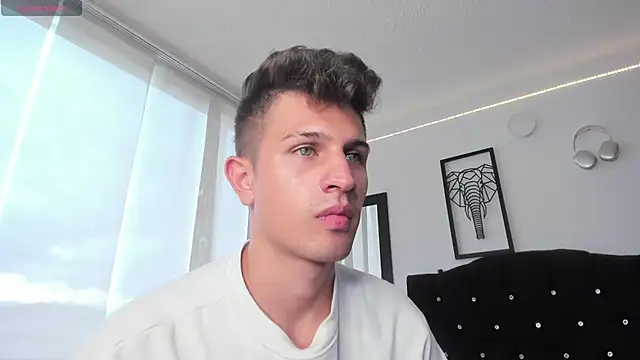 Snapshot of kevin_ahss chatting on 11/13/25, 09:03 kevin ahss online show from 11/13/25, 09:03