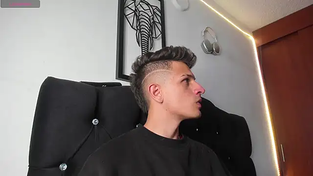 Snapshot of kevin_ahss chatting on 11/20/25, 10:09 kevin ahss online show from 11/20/25, 10:09