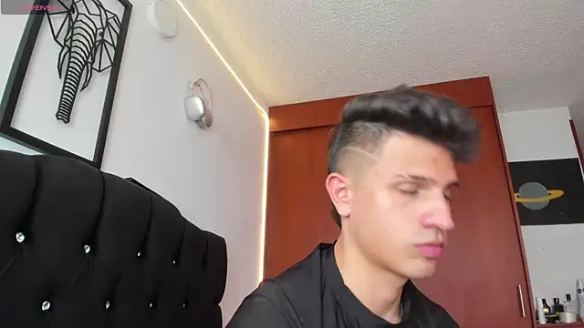 Snapshot of kevin_ahss chatting on 11/24/25, 08:52 kevin ahss online show from 11/24/25, 08:52