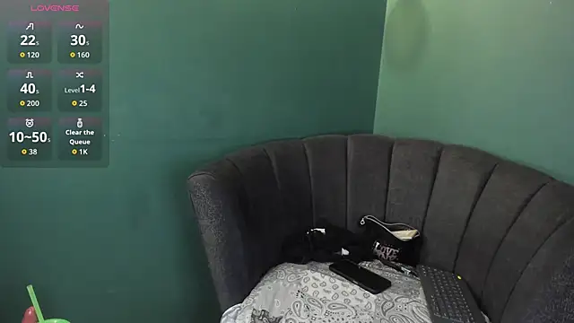 Snapshot of Nezuko_16 chatting on 10/30/25, 04:03 Nezuko 16 online show from 10/30/25, 04:03