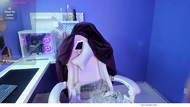 Snapshot of Nezuko_16 chatting on 11/08/25, 04:23 Nezuko 16 online show from 11/08/25, 04:23