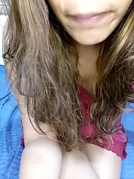 Snapshot of blueeyegirl22 chatting on 10/22/25, 02:06 blueeyegirl22 online show from 10/22/25, 02:06