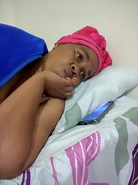 Snapshot of Ebonyboobsmilk chatting on 09/21/25, 06:31 Ebonyboobsmilk online show from 09/21/25, 06:31