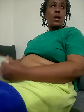 Snapshot of Ebonyboobsmilk chatting on 10/21/25, 05:46 Ebonyboobsmilk online show from 10/21/25, 05:46